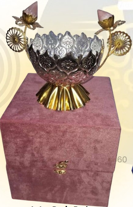 Lotus Resin Buds for Decorative Home Styling and Premium Gifting, Elegant Floral Accent Item for Festive Hampers, Table Decor and Special Occasions